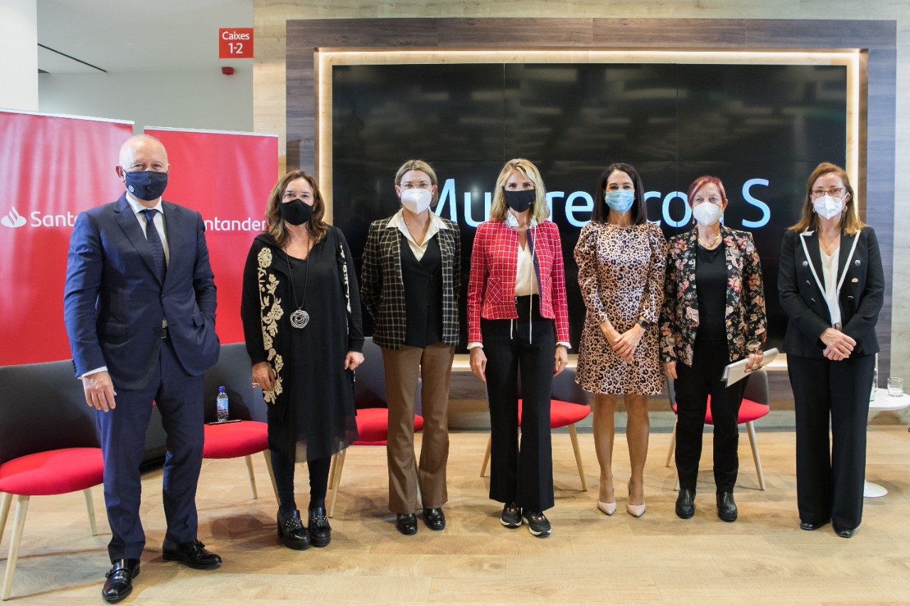Santander inaugura la III de `Mujeres con S´ para la profesional de la mujer